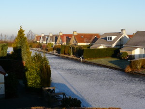 Bungalows in bungalowpark Markant in de winter.